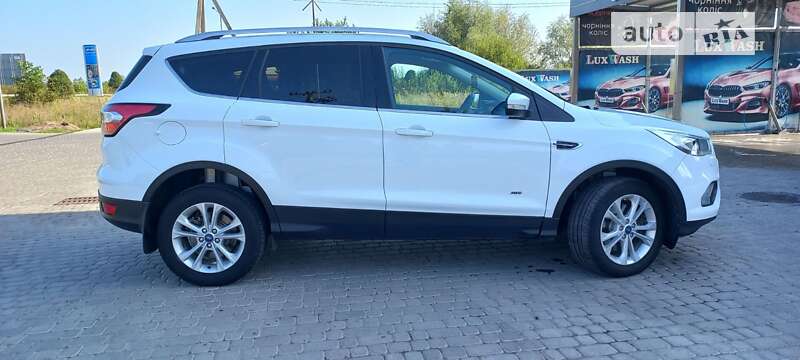 Внедорожник / Кроссовер Ford Kuga 2017 в Жовкве