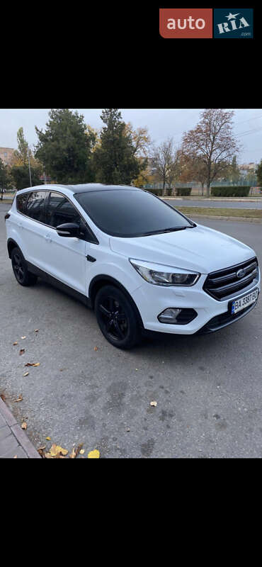 Внедорожник / Кроссовер Ford Kuga 2017 в Александрие