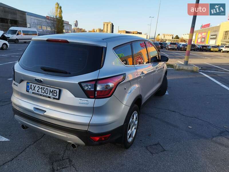 Позашляховик / Кросовер Ford Kuga 2017 в Чутовому