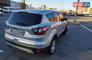 Внедорожник / Кроссовер Ford Kuga 2017 в 