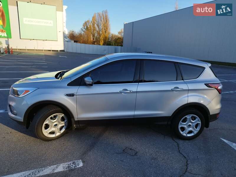 Внедорожник / Кроссовер Ford Kuga 2017 в Чутове