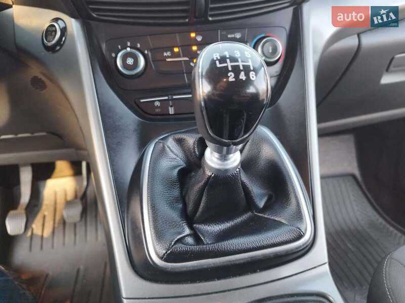 Внедорожник / Кроссовер Ford Kuga 2017 в Чутове