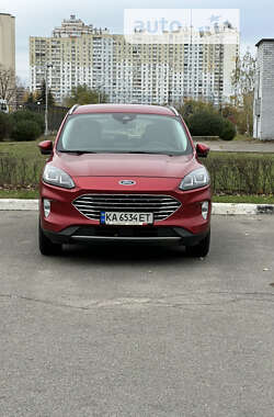 Позашляховик / Кросовер Ford Kuga 2020 в 