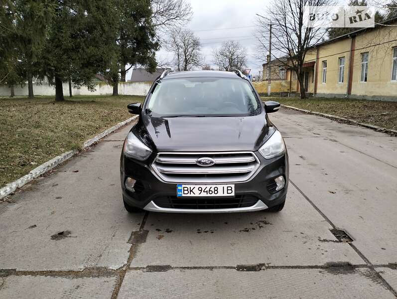 Внедорожник / Кроссовер Ford Kuga 2017 в Остроге