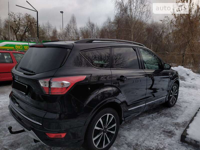 Позашляховик / Кросовер Ford Kuga 2017 в Рівному