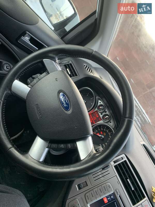 Внедорожник / Кроссовер Ford Kuga 2012 в Ровно