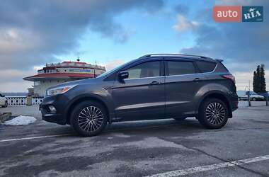 Внедорожник / Кроссовер Ford Kuga 2017 в 