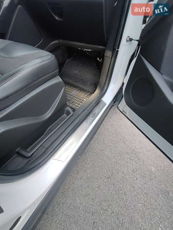 Внедорожник / Кроссовер Ford Kuga 2013 в Шептицькому