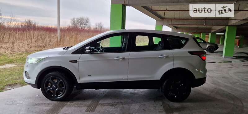 Позашляховик / Кросовер Ford Kuga 2017 в Львові фото 2 Позашляховик / Кросовер Ford Kuga 2017 в Львові