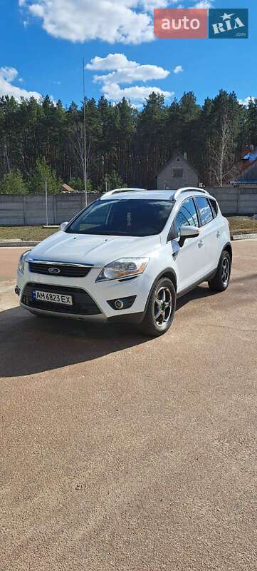 Внедорожник / Кроссовер Ford Kuga 2011 в 
