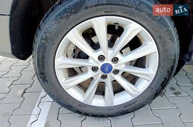 Внедорожник / Кроссовер Ford Kuga 2015 в 