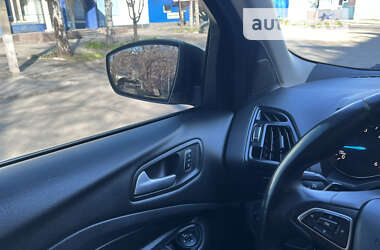 Внедорожник / Кроссовер Ford Kuga 2017 в Каменском