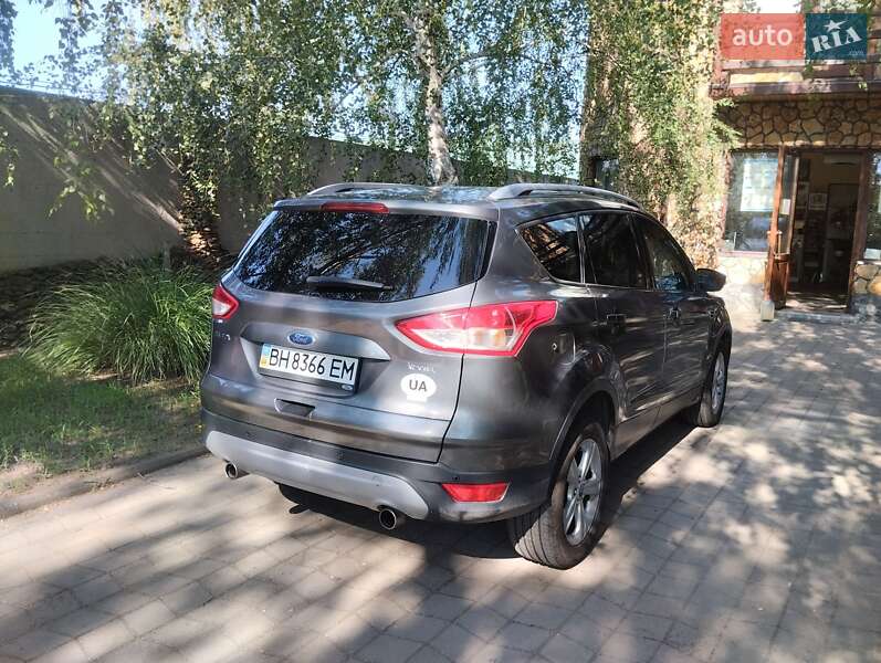 Позашляховик / Кросовер Ford Kuga 2013 в 