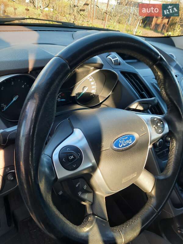 Внедорожник / Кроссовер Ford Kuga 2015 в Каменском