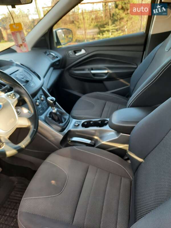 Внедорожник / Кроссовер Ford Kuga 2015 в Каменском