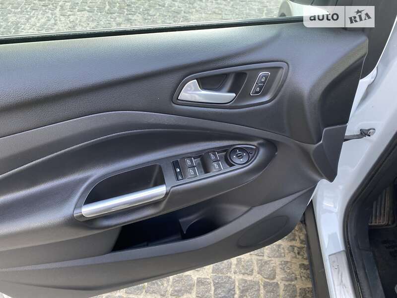 Внедорожник / Кроссовер Ford Kuga 2016 в Днепре