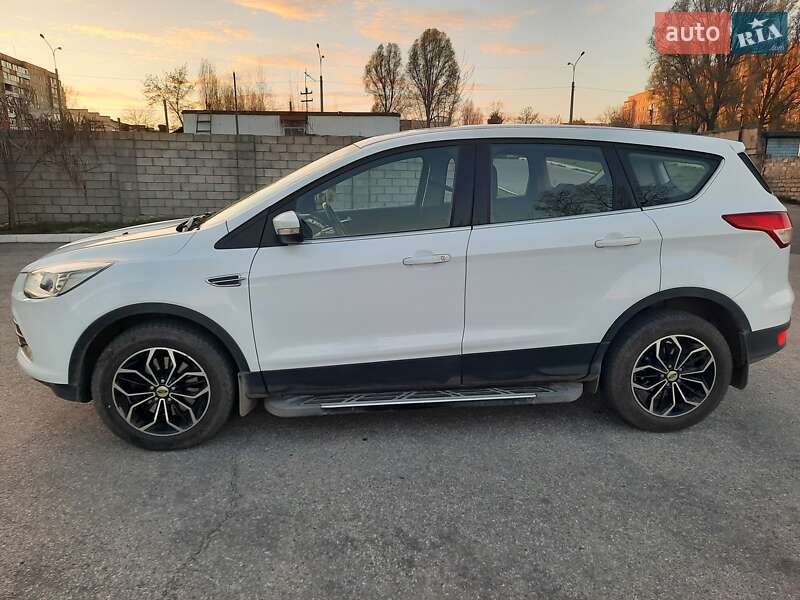 Внедорожник / Кроссовер Ford Kuga 2015 в Каменском