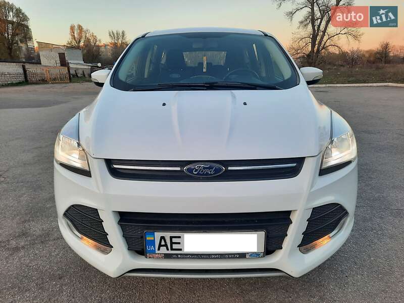 Внедорожник / Кроссовер Ford Kuga 2015 в Каменском
