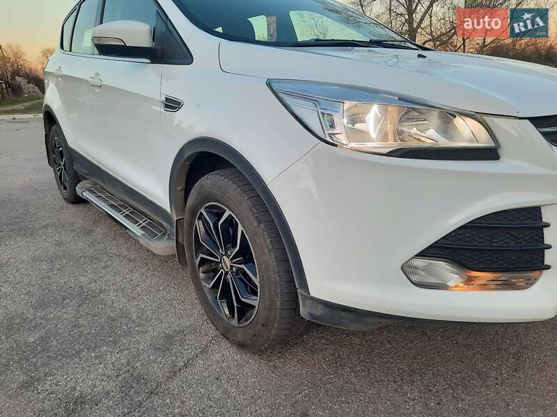 Внедорожник / Кроссовер Ford Kuga 2015 в Каменском