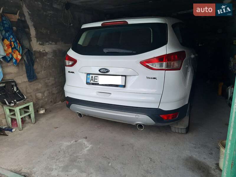 Внедорожник / Кроссовер Ford Kuga 2015 в Каменском
