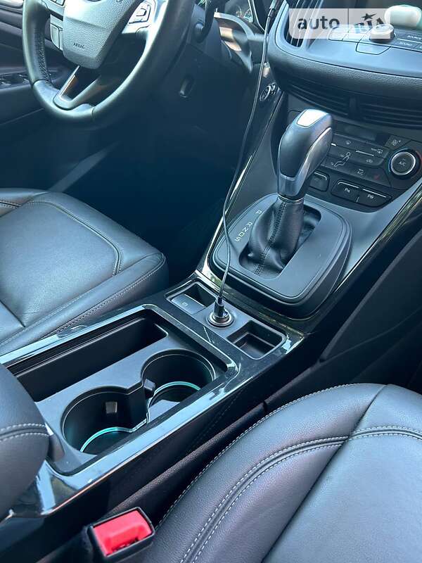 Внедорожник / Кроссовер Ford Kuga 2017 в Ирпене