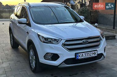 Позашляховик / Кросовер Ford Kuga 2018 в Іршаві