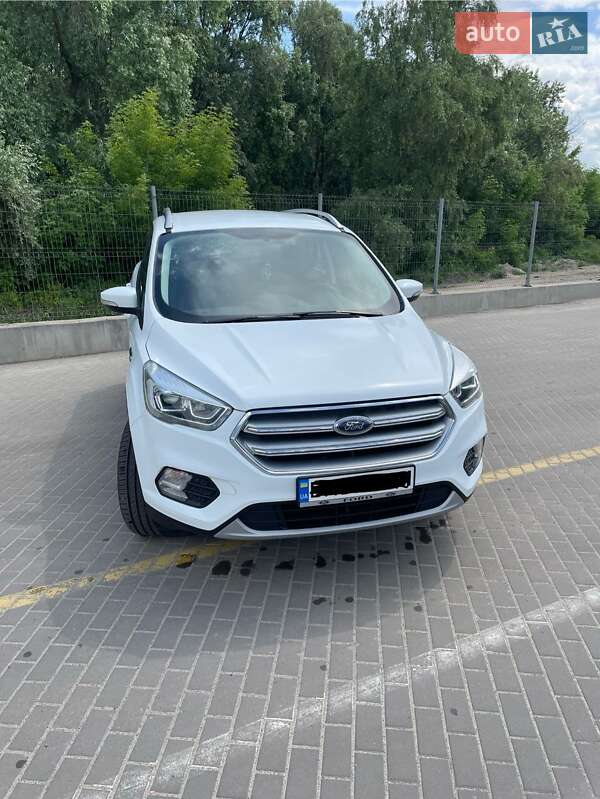 Внедорожник / Кроссовер Ford Kuga 2018 в Сумах