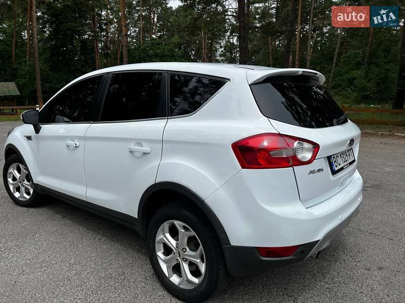 Внедорожник / Кроссовер Ford Kuga 2011 в Великих Мостах