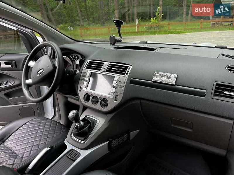 Внедорожник / Кроссовер Ford Kuga 2011 в Великих Мостах