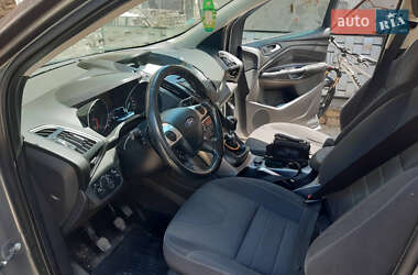 Позашляховик / Кросовер Ford Kuga 2014 в 