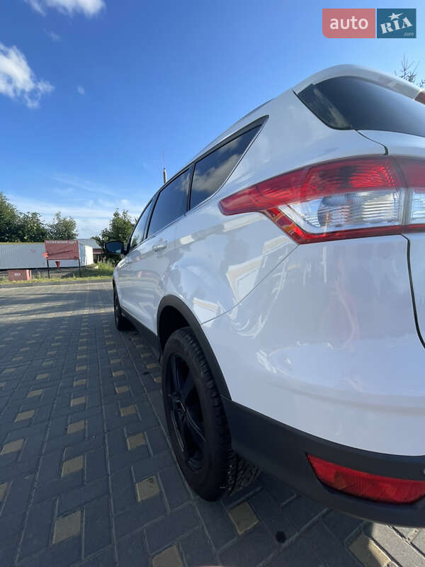 Позашляховик / Кросовер Ford Kuga 2014 в Коломиї