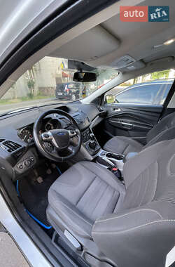 Внедорожник / Кроссовер Ford Kuga 2014 в 