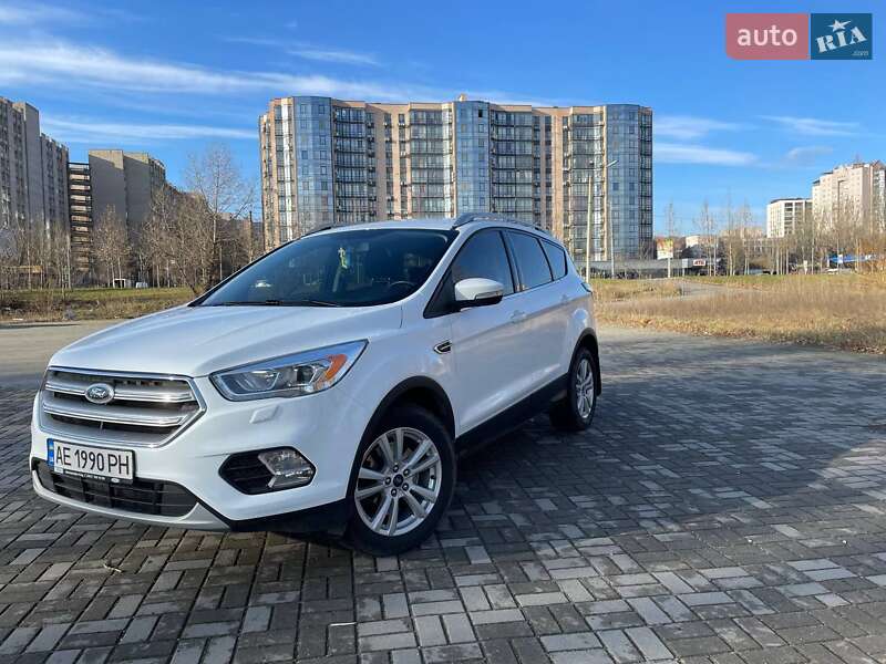 Внедорожник / Кроссовер Ford Kuga 2017 в Днепре