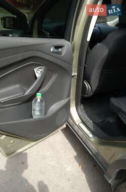 Внедорожник / Кроссовер Ford Kuga 2013 в 