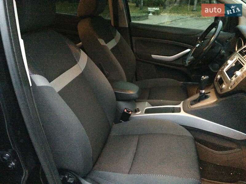 Внедорожник / Кроссовер Ford Kuga 2012 в Краснограде