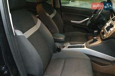 Позашляховик / Кросовер Ford Kuga 2012 в 