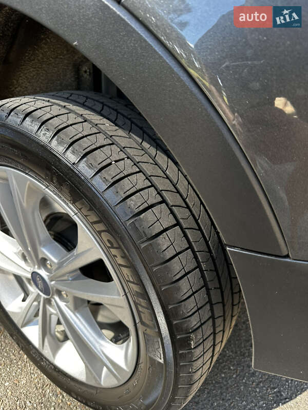 Внедорожник / Кроссовер Ford Kuga 2019 в Чернигове