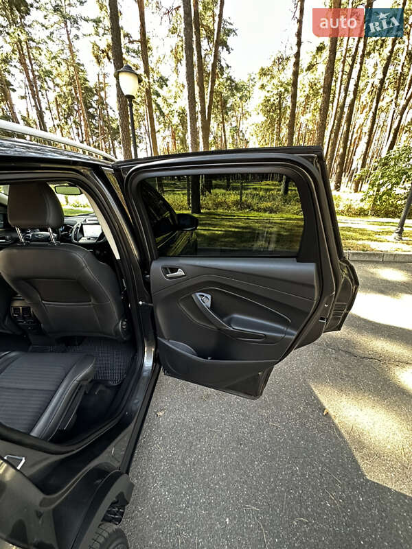 Внедорожник / Кроссовер Ford Kuga 2019 в Чернигове