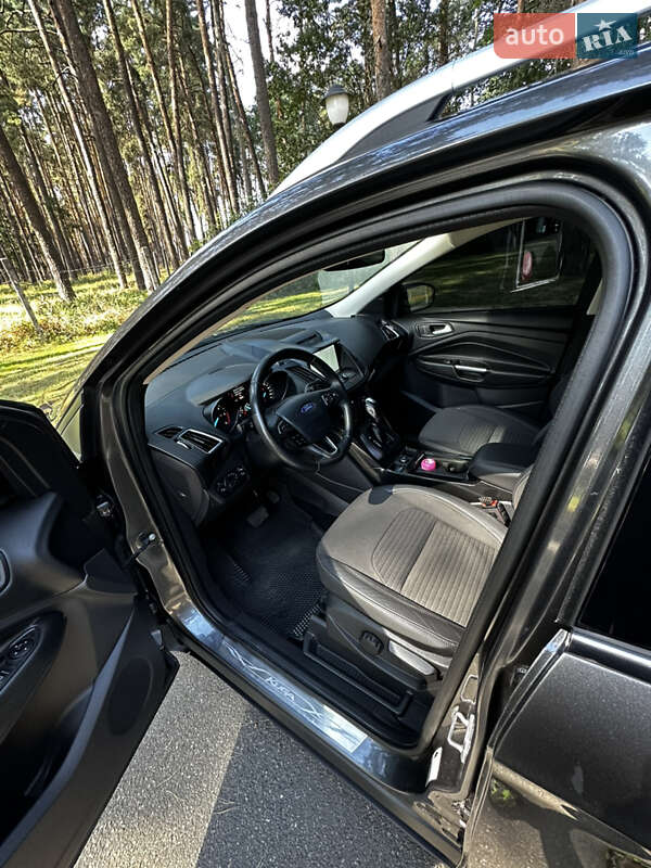 Внедорожник / Кроссовер Ford Kuga 2019 в Чернигове