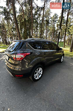 Внедорожник / Кроссовер Ford Kuga 2019 в 