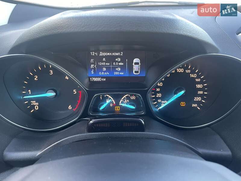 Внедорожник / Кроссовер Ford Kuga 2017 в 