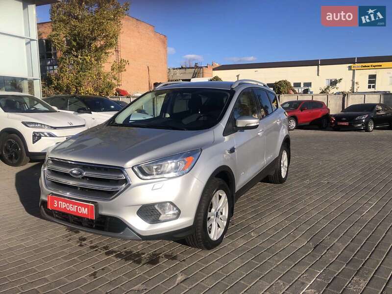 Позашляховик / Кросовер Ford Kuga 2016 в Полтаві