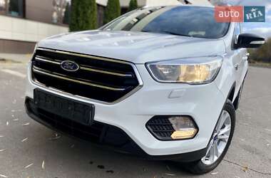 Внедорожник / Кроссовер Ford Kuga 2017 в Днепре