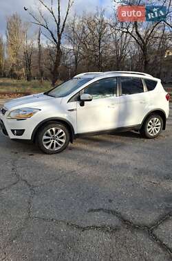 Позашляховик / Кросовер Ford Kuga 2012 в 
