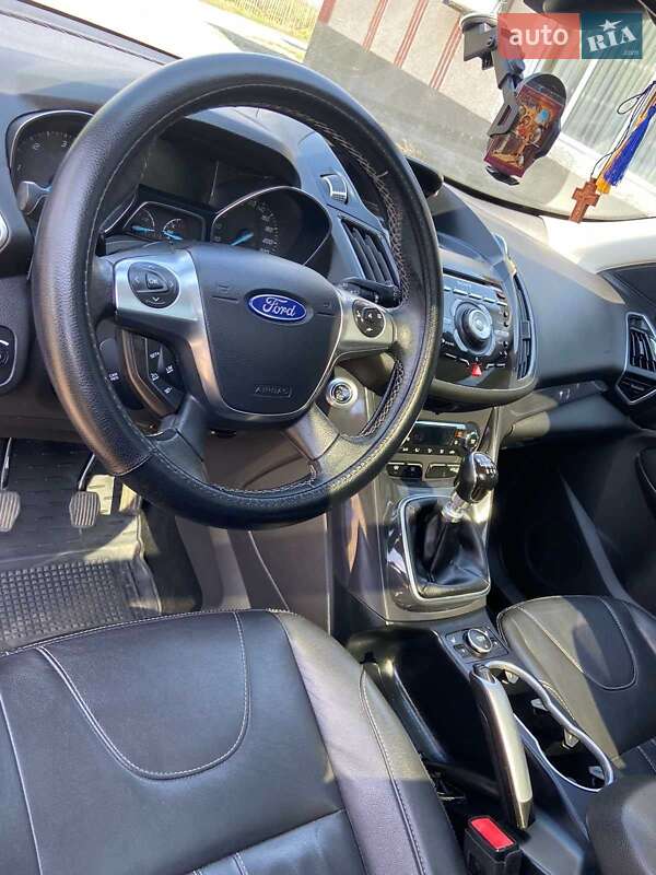 Внедорожник / Кроссовер Ford Kuga 2014 в Черновцах