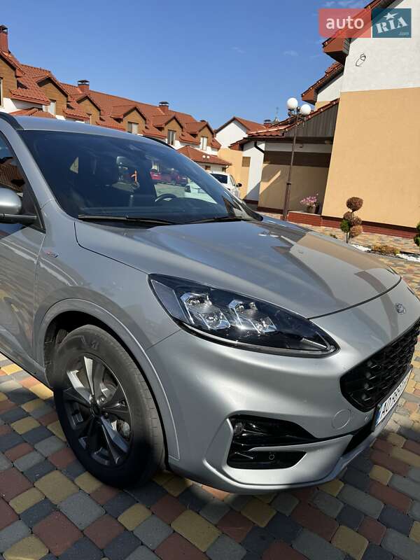 Внедорожник / Кроссовер Ford Kuga 2021 в Тячеве