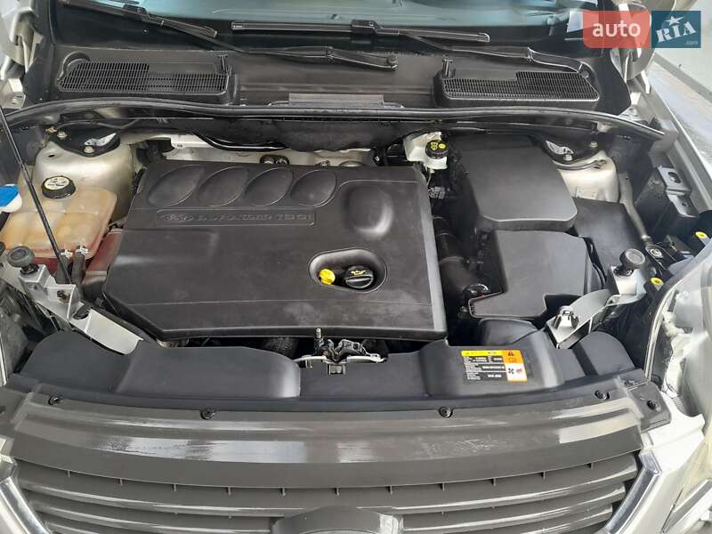 Позашляховик / Кросовер Ford Kuga 2008 в 
