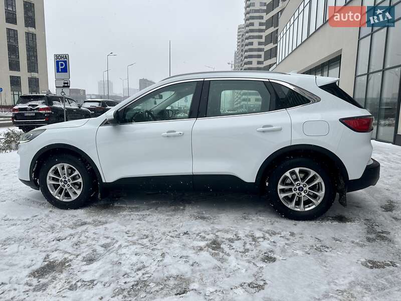 Внедорожник / Кроссовер Ford Kuga 2020 в Ирпене