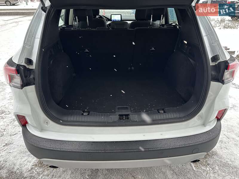 Внедорожник / Кроссовер Ford Kuga 2020 в Ирпене