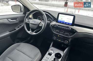 Позашляховик / Кросовер Ford Kuga 2020 в 